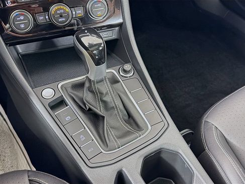 Used 2023 Volkswagen Jetta SE w/ Panoramic Sunroof Package FWD image 16