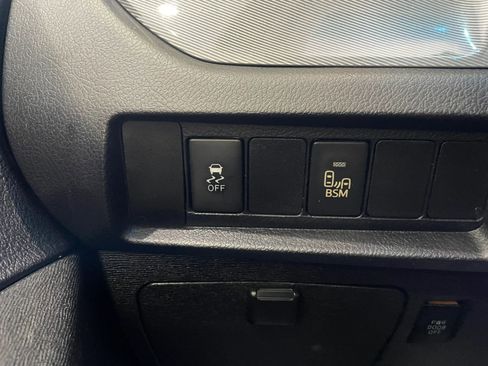 Used 2015 Toyota Sienna SE Premium image 9