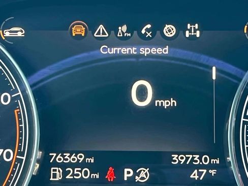 Used 2017 Bentley Bentayga image 17