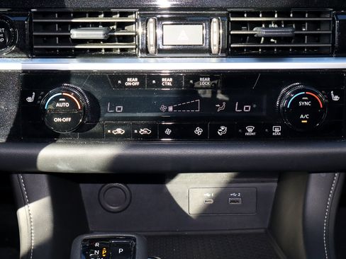 Used 2025 Nissan Pathfinder SV image 21