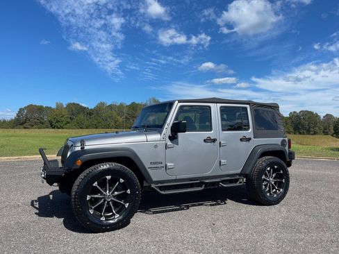 Used 2015 Jeep Wrangler Unlimited Sport w/ Connectivity Group image 1
