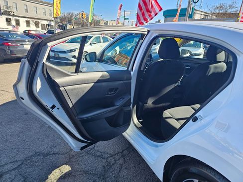 Used 2025 Nissan Sentra SV FWD image 10