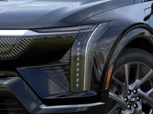 New 2026 Cadillac Optiq Luxury 2 image 10
