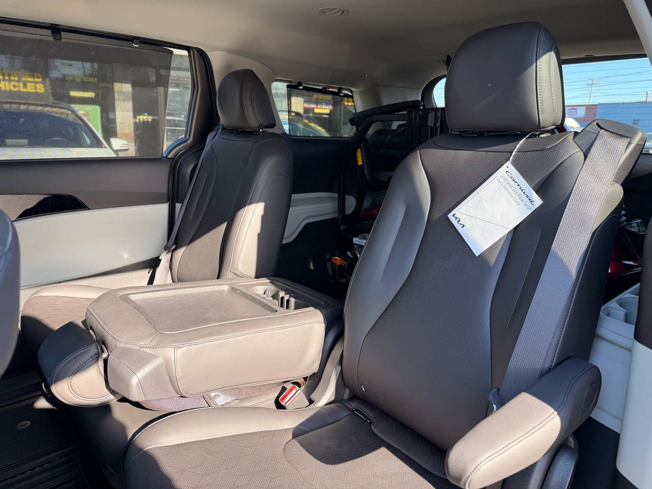 Used 2024 Kia Carnival EX FWD image 29