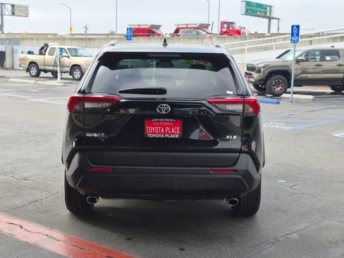 Used 2025 Toyota RAV4 XLE FWD image 9