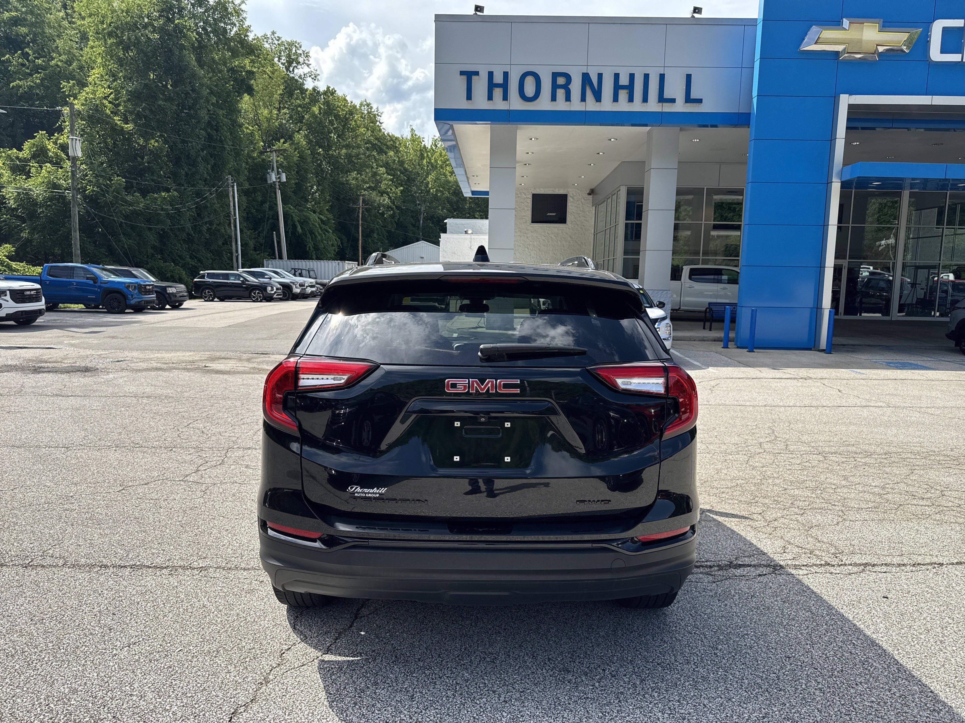 Used 2023 GMC Terrain SLE w/ Driver Convenience Package AWD/4WD image 7