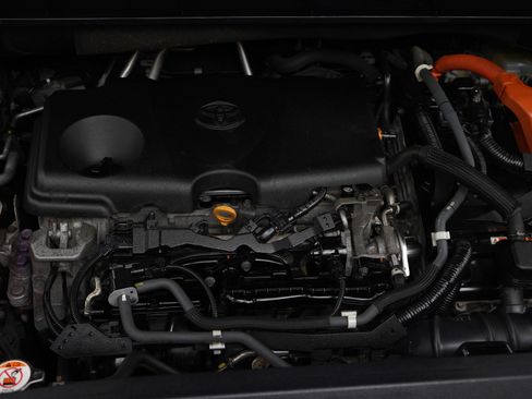 Used 2021 Toyota Highlander XLE AWD/4WD image 32
