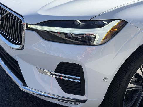 Certified 2023 Volvo XC60 B5 Ultimate w/ Protection Package Premier image 8