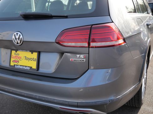 Used 2018 Volkswagen Golf Alltrack S image 17