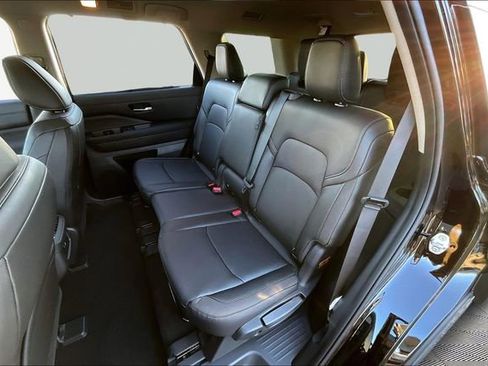 New 2025 Nissan Pathfinder SL image 10