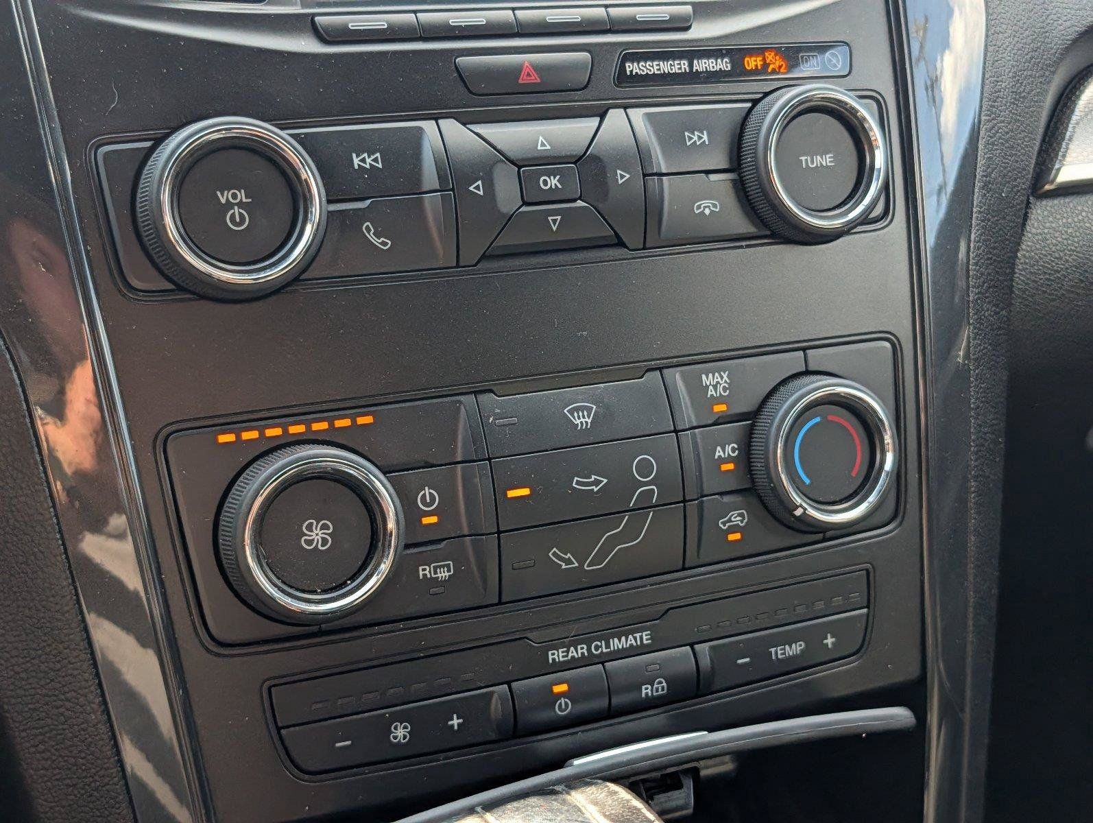 Used 2018 Ford Explorer XLT FWD image 18