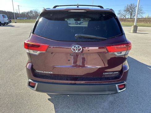 Used 2017 Toyota Highlander Limited image 2