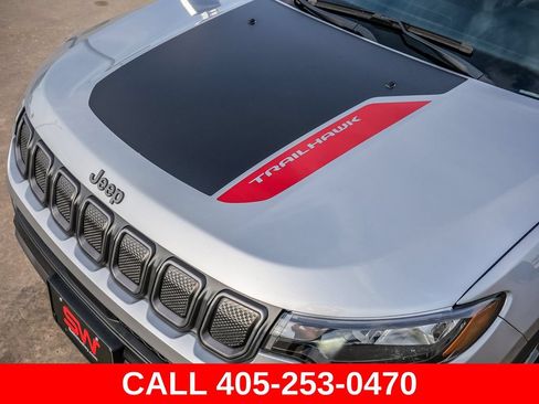 Used 2022 Jeep Compass Trailhawk AWD/4WD image 11