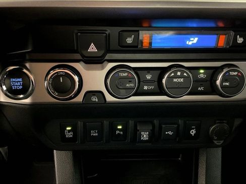 Used 2020 Toyota Tacoma Limited image 15