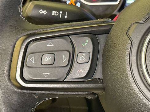 Used 2025 Jeep Wrangler Unlimited Rubicon w/ Convenience Group AWD/4WD image 37