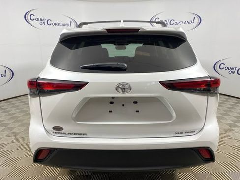 Certified 2024 Toyota Highlander XLE AWD/4WD image 5