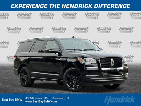 Used 2023 Lincoln Navigator Reserve image 1