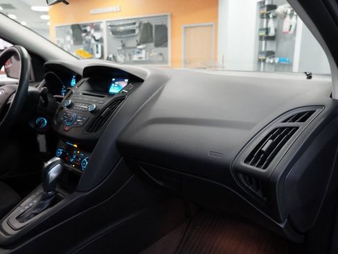 Used 2016 Ford Focus SE w/ SE Cold Weather Package image 29