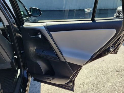 Used 2014 Toyota RAV4 Limited image 31