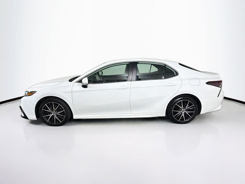 Used 2024 Toyota Camry SE FWD image 4