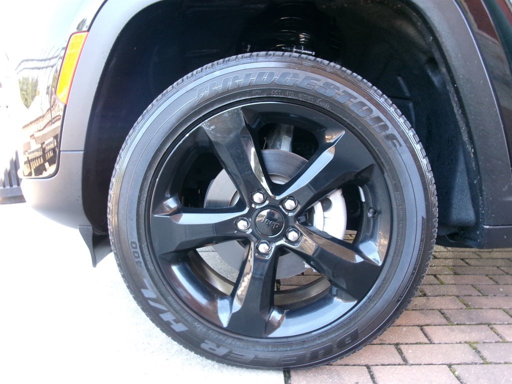 Used 2025 Jeep Grand Cherokee Altitude AWD/4WD image 37