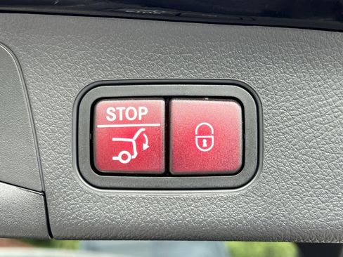 Certified 2025 Mercedes-Benz GLA 250 4MATIC image 25