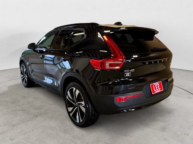 Used 2023 Volvo XC40 B5 Plus w/ Driver Assist Package AWD/4WD image 3
