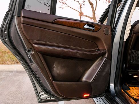 Used 2019 Mercedes-Benz GLS 450 4MATIC w/ Premium 1 Package image 48