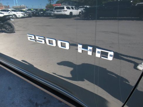 Used 2025 Chevrolet Silverado 2500 ZR2 w/ Technology Package AWD/4WD image 9