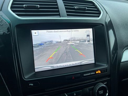 Used 2017 Ford Explorer XLT w/ Equipment Group 202A image 17