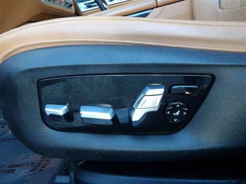 Used 2018 BMW 750i w/ Executive Package RWD image 26