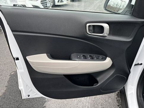 New 2025 Hyundai Venue SEL image 15