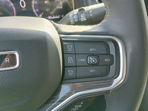Used 2022 Jeep Wagoneer Series II AWD/4WD image 29