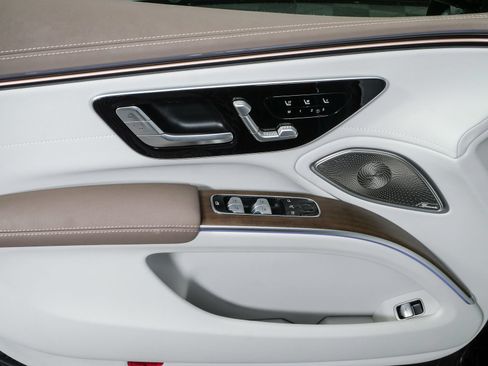 Used 2022 Mercedes-Benz EQS 580 4MATIC Sedan image 6