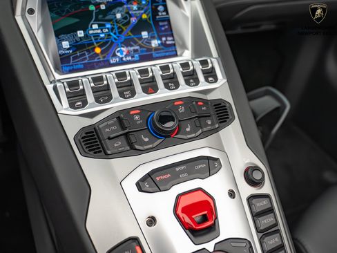 Used 2019 Lamborghini Aventador S image 34