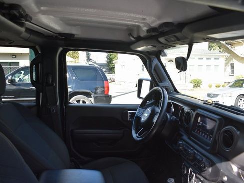 Used 2022 Jeep Gladiator Sport image 21