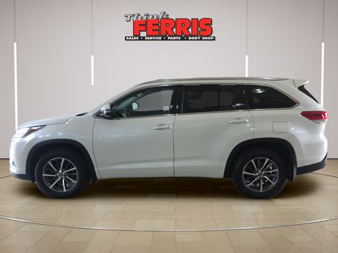 Used 2017 Toyota Highlander XLE AWD/4WD image 8
