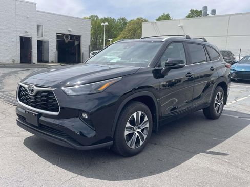 Used 2023 Toyota Highlander XLE image 37