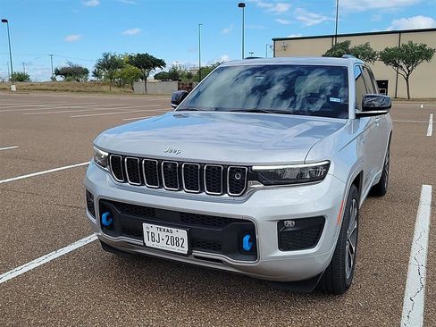 Used 2023 Jeep Grand Cherokee Overland w/ Advanced Protech Group III image 2