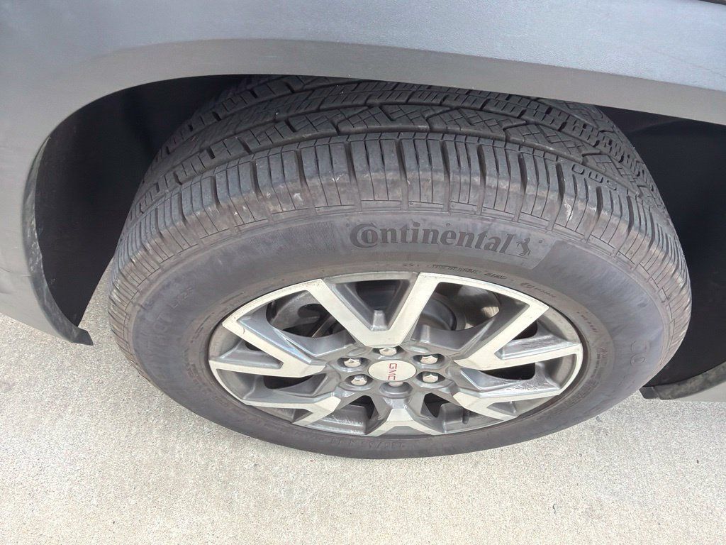 Used 2020 GMC Acadia SLE w/ Driver Convenience Package FWD image 14