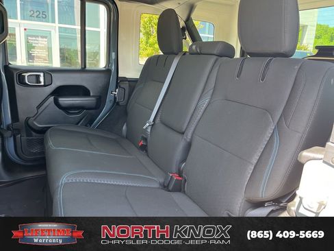 Used 2025 Jeep Wrangler Unlimited Rubicon 4xe w/ Safety Group AWD/4WD image 13