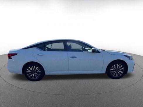 Used 2025 Nissan Altima 2.5 SV FWD image 16