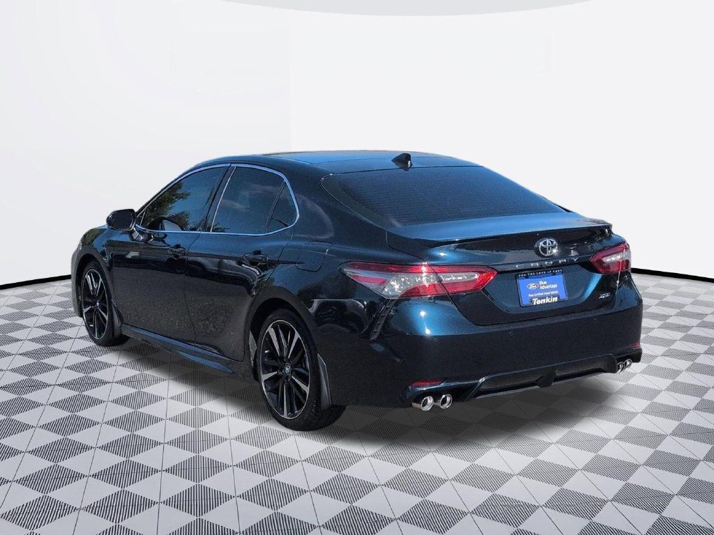 Used 2018 Toyota Camry XSE FWD image 3