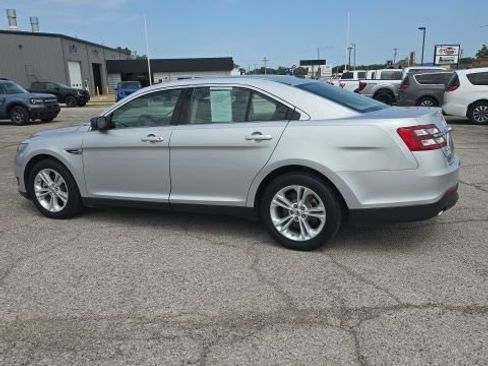 Used 2018 Ford Taurus SE FWD image 7