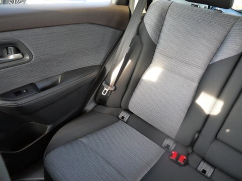 Used 2023 Nissan Rogue SV image 12