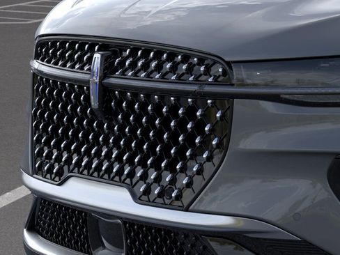 New 2025 Lincoln Nautilus Premier image 17