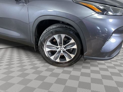 Used 2024 Toyota Highlander XLE image 9