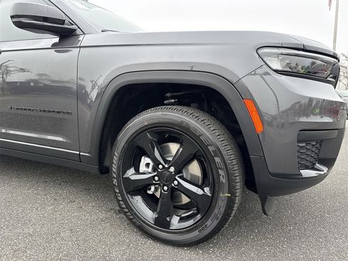 New 2025 Jeep Grand Cherokee L Altitude image 10
