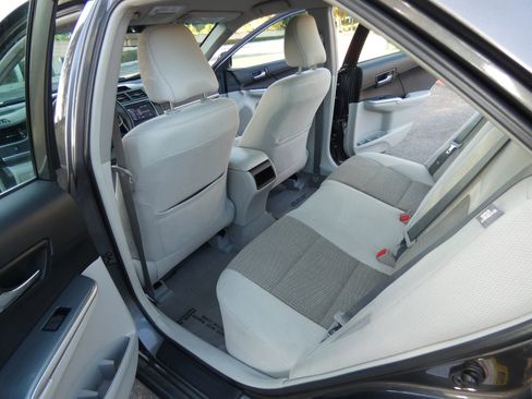 Used 2013 Toyota Camry LE image 42