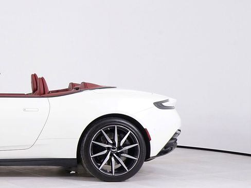 Used 2019 Aston Martin DB11 Volante RWD image 13